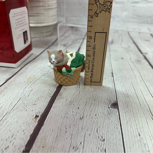 vtg 1998 hallmark KEEPSAKE Ornament Cat naps series #5 collectors series cat mom - Picture 8 of 8
